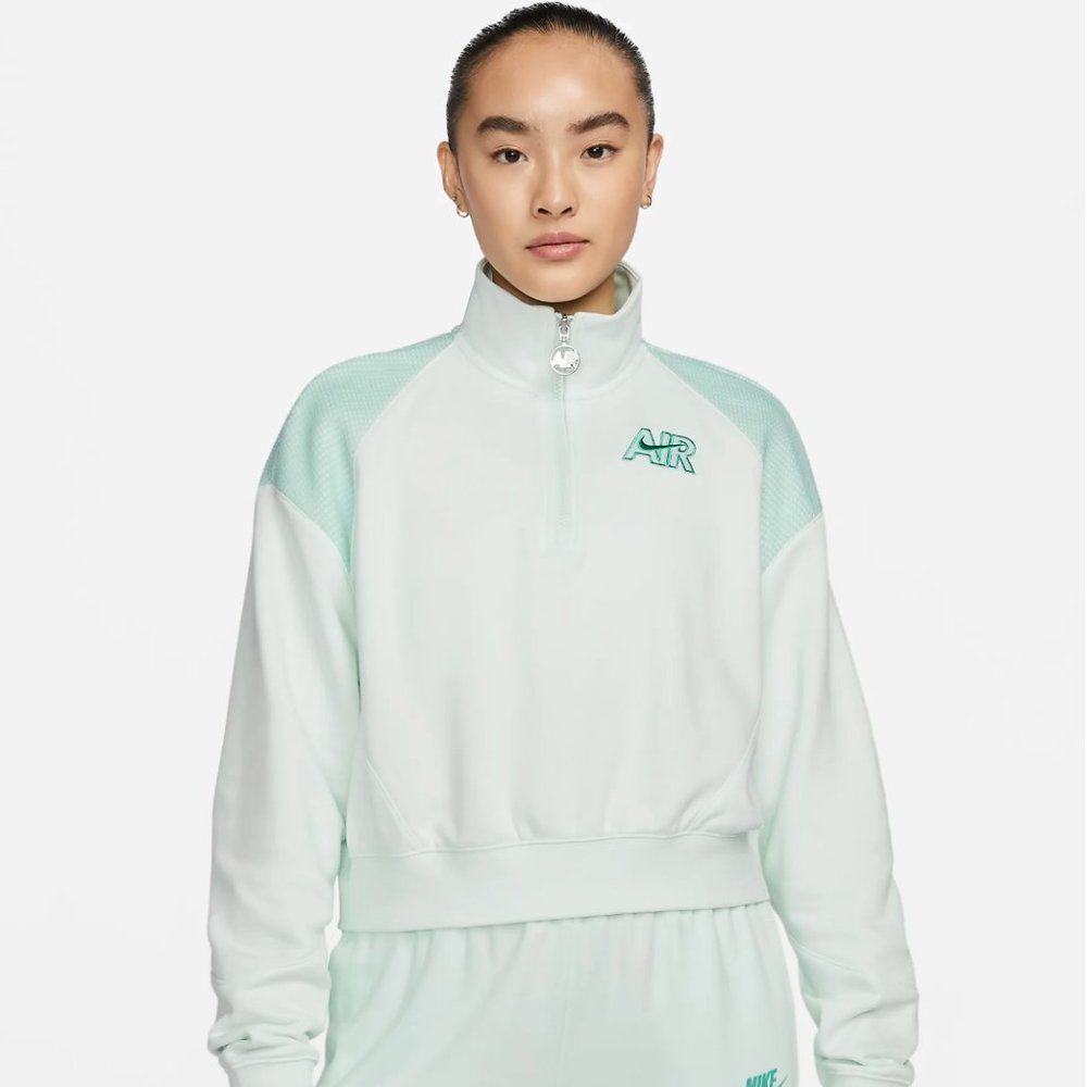Adorable Nike Sportswear Air Women's 1/4-Zip Fleece Top - M
